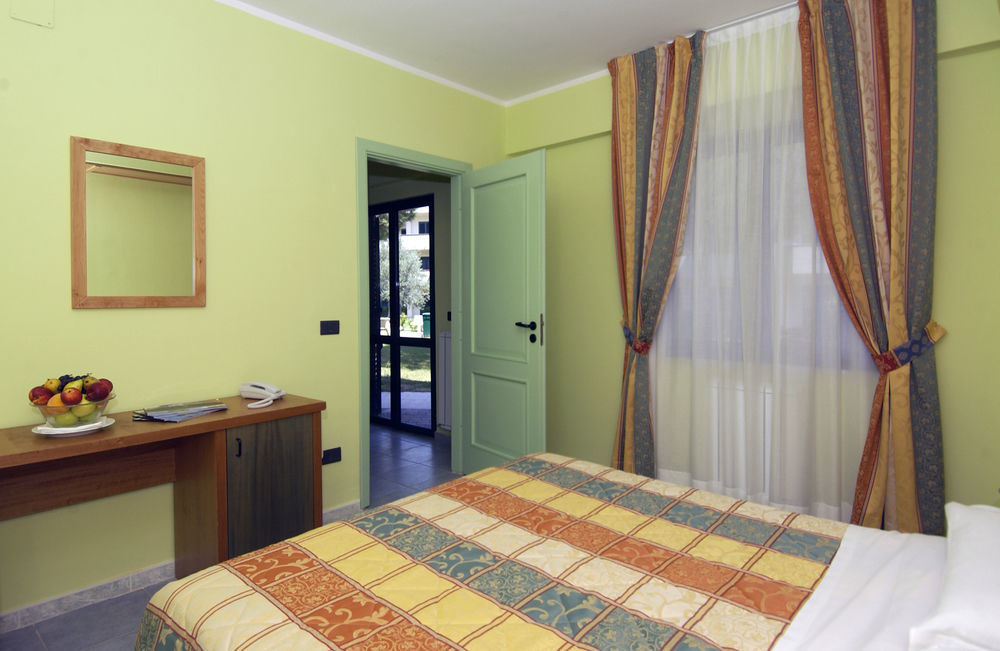 Hotel Village Paradise Marina di Mandatoriccio Esterno foto
