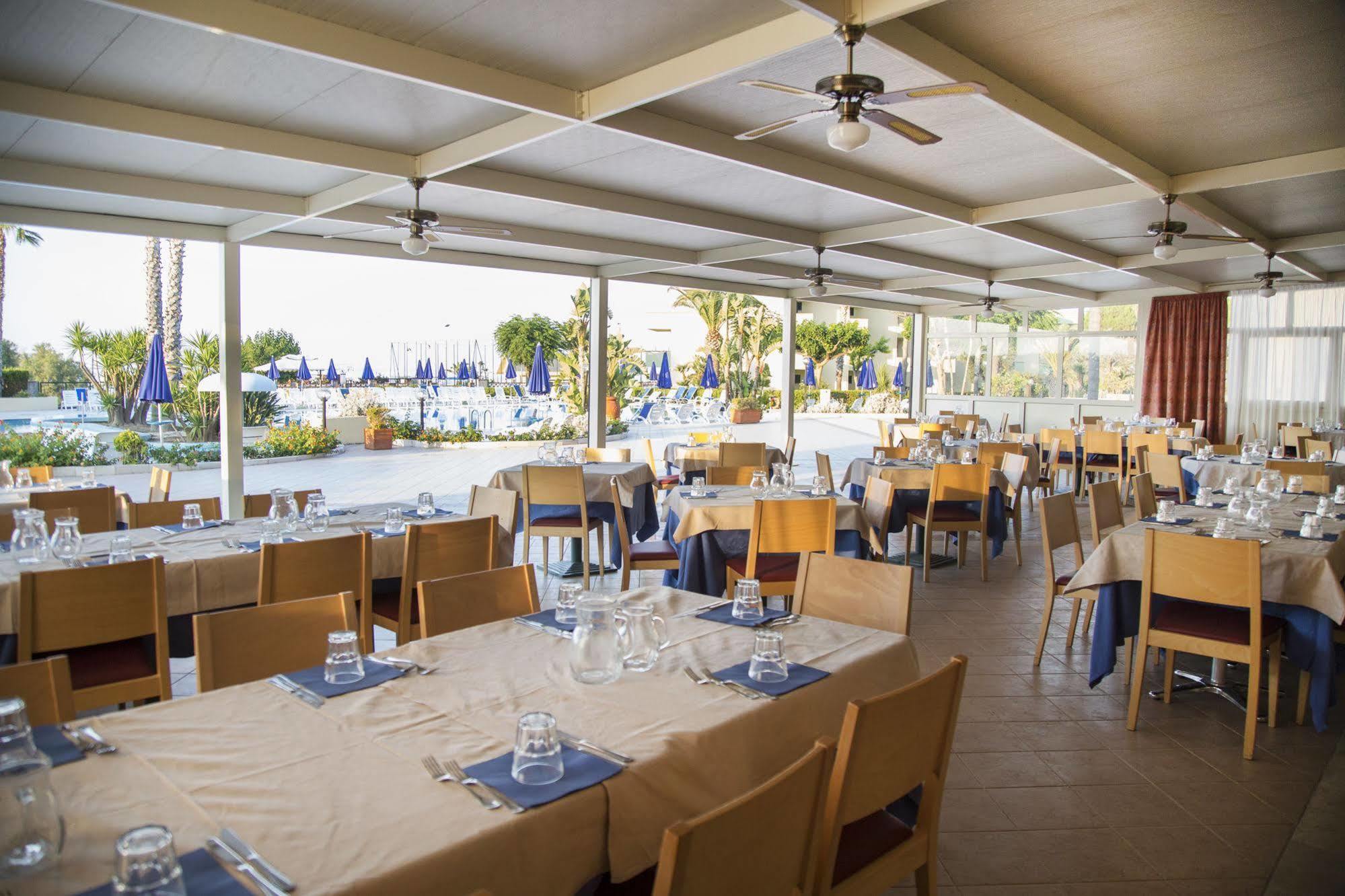 Hotel Village Paradise Marina di Mandatoriccio Esterno foto