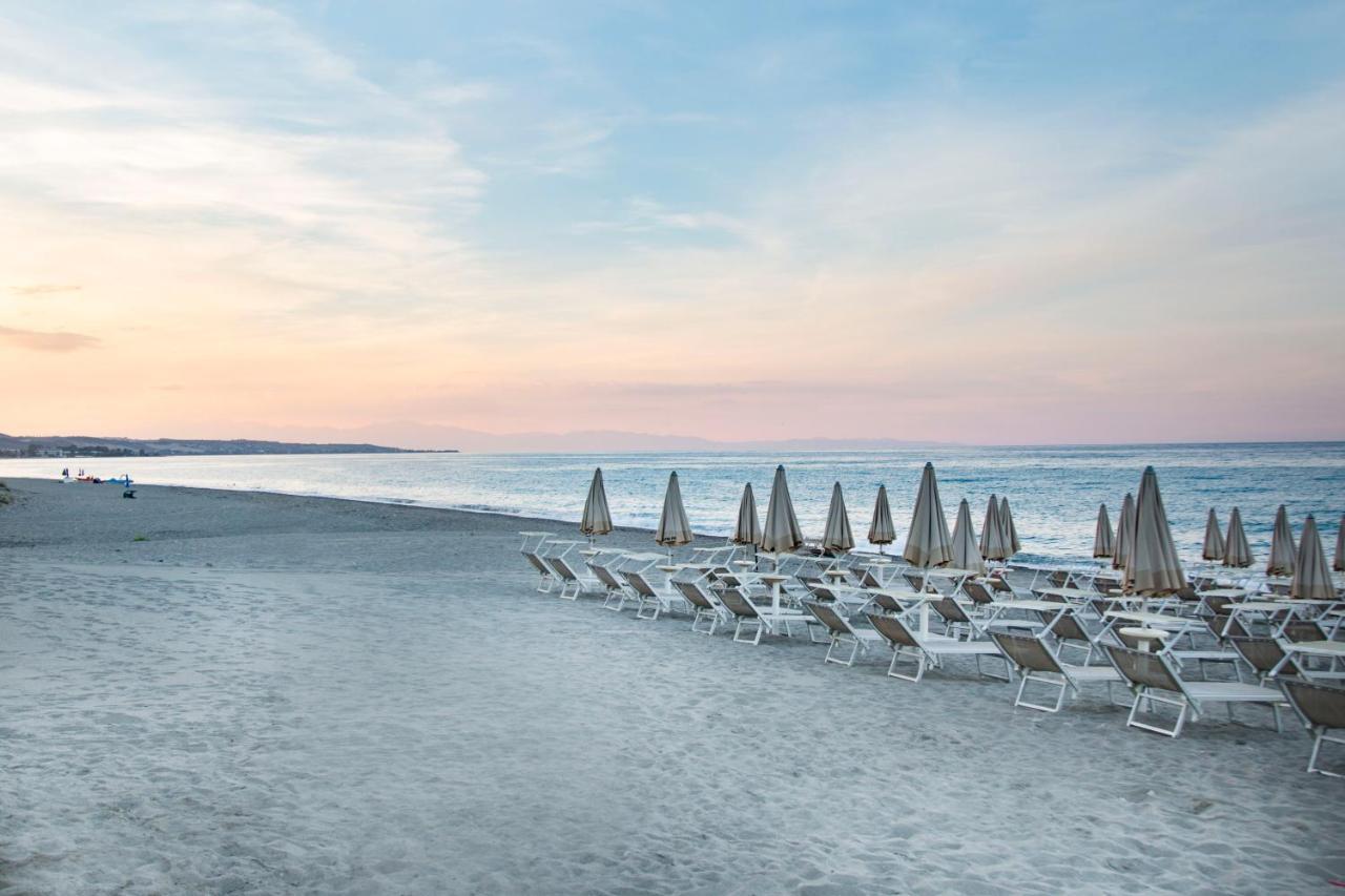 Hotel Village Paradise Marina di Mandatoriccio Esterno foto